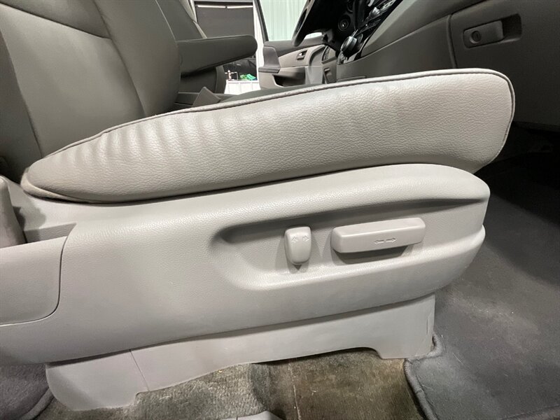 2012 Honda Odyssey EX-L Minivan / Leather heated seats / DVD Player   - Photo 36 - Gladstone, OR 97027