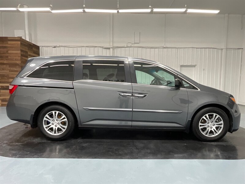 2012 Honda Odyssey EX-L Minivan / Leather heated seats / DVD Player   - Photo 4 - Gladstone, OR 97027