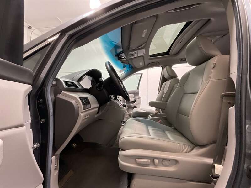 2012 Honda Odyssey EX-L Minivan / Leather heated seats / DVD Player   - Photo 34 - Gladstone, OR 97027