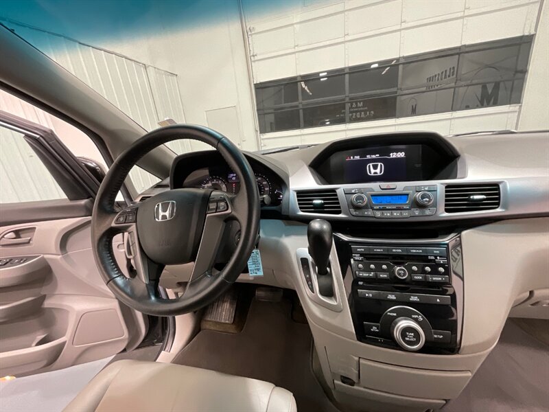 2012 Honda Odyssey EX-L Minivan / Leather heated seats / DVD Player   - Photo 49 - Gladstone, OR 97027