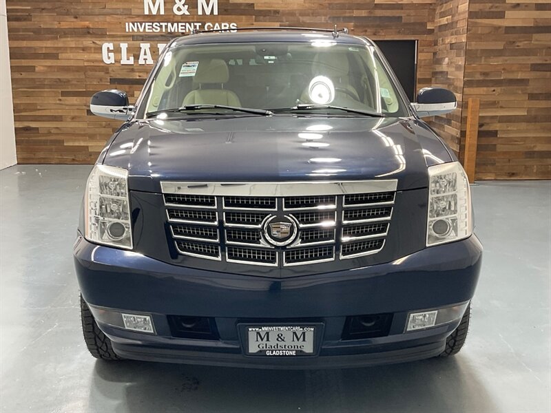 2007 Cadillac Escalade Premium Sport Utility 4X4 / 6.2L V8 / DVD Player  / LOW MILES - Photo 5 - Gladstone, OR 97027