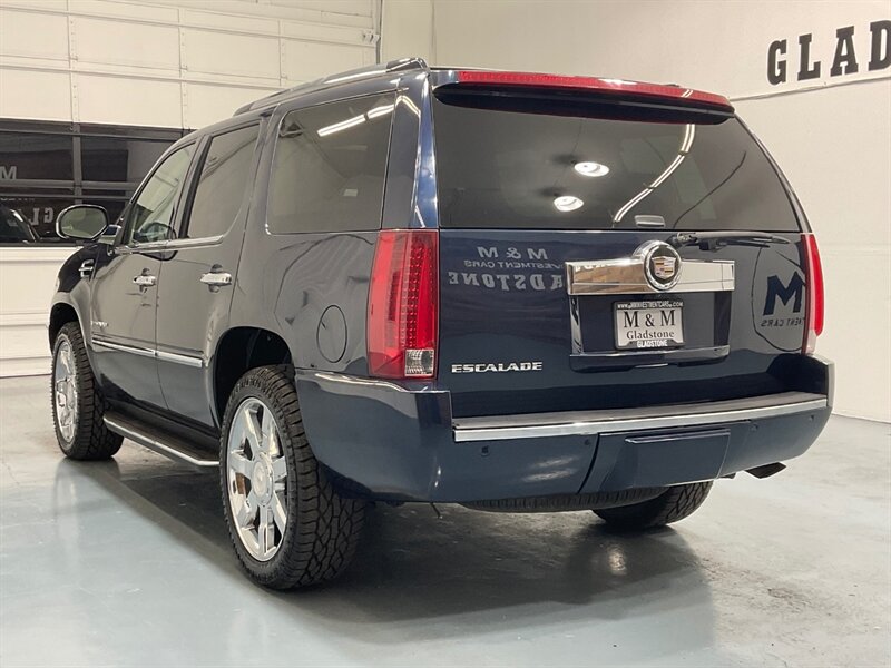 2007 Cadillac Escalade Premium Sport Utility 4X4 / 6.2L V8 / DVD Player  / LOW MILES - Photo 7 - Gladstone, OR 97027