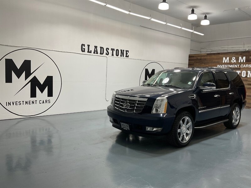 2007 Cadillac Escalade Premium Sport Utility 4X4 / 6.2L V8 / DVD Player  / LOW MILES - Photo 70 - Gladstone, OR 97027