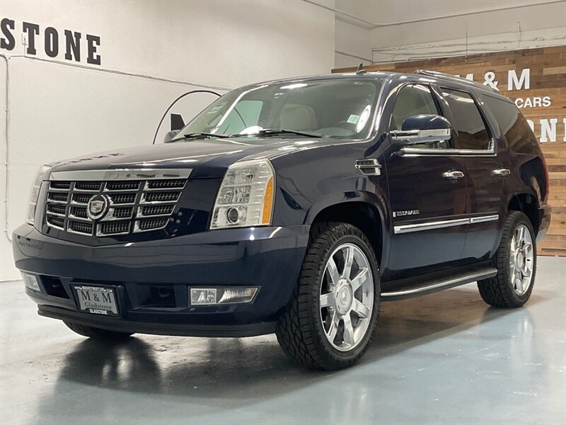 2007 Cadillac Escalade Premium Sport Utility 4X4 / 6.2L V8 / DVD Player  / LOW MILES - Photo 68 - Gladstone, OR 97027