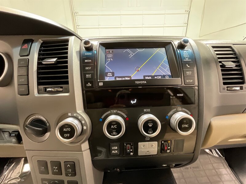 2013 Toyota Sequoia Platinum 4X4 / 5.7L V8 / Leather Navigation  DVD  / LOCAL NO RUST - Photo 19 - Gladstone, OR 97027