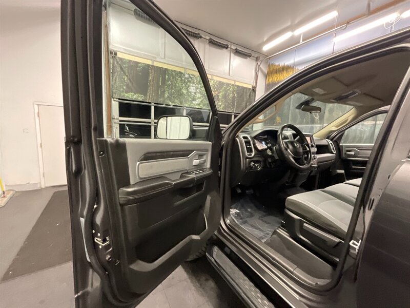 2019 RAM 2500 Big Horn Crew Cab 4X4 / 6.7L CUMMINS DIESEL / LIFT  BRAND NEW 35 " MUD TIRES & 17 " FUEL WHEELS / LOCAL TRUCK - Photo 13 - Gladstone, OR 97027