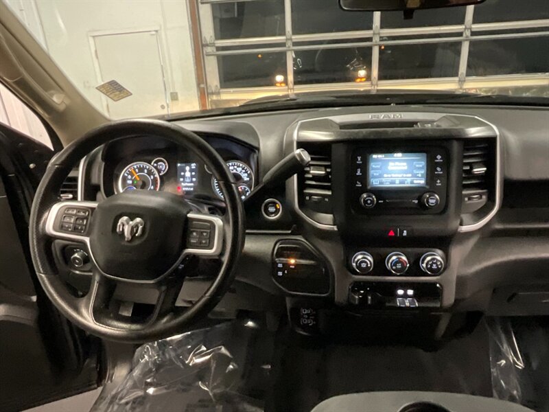 2019 RAM 2500 Big Horn Crew Cab 4X4 / 6.7L CUMMINS DIESEL / LIFT  BRAND NEW 35 " MUD TIRES & 17 " FUEL WHEELS / LOCAL TRUCK - Photo 19 - Gladstone, OR 97027