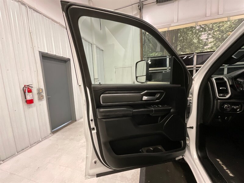 2019 RAM 1500 Big Horn Crew Cab 4X4 / 5.7L HEMI / 18,000 MILES  / 1-OWNER LOCAL - Photo 31 - Gladstone, OR 97027