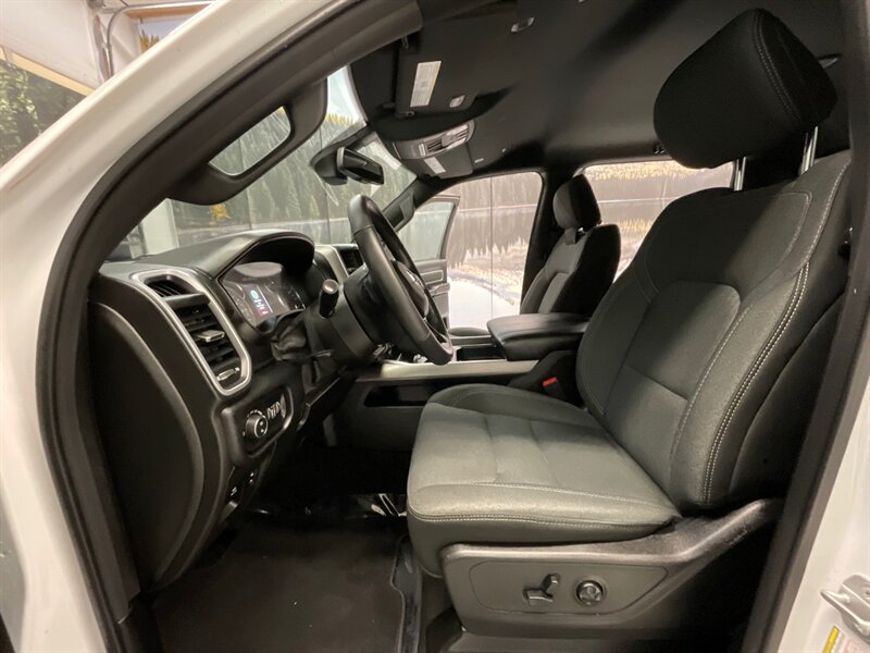 2019 RAM 1500 Big Horn Crew Cab 4X4 / 5.7L HEMI / 18,000 MILES  / 1-OWNER LOCAL - Photo 13 - Gladstone, OR 97027