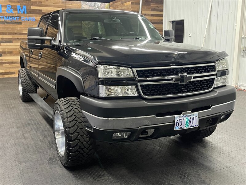 2005 Chevrolet Silverado 2500 LT Crew Cab 4X4 / 6.   - Photo 2 - Gladstone, OR 97027