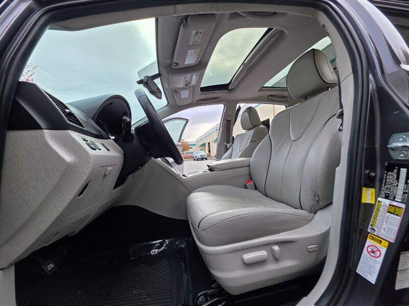 2013 Toyota Venza XLE AWD V6 CAM NAV / PANO ROOF / LEATHER / 1-OWNER  / ALL WHEEL DRIVE / FULLY LOADED - Photo 13 - Portland, OR 97217