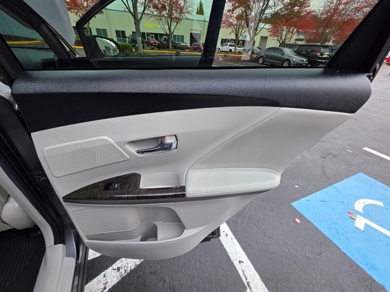 2013 Toyota Venza XLE AWD V6 CAM NAV / PANO ROOF / LEATHER / 1-OWNER  / ALL WHEEL DRIVE / FULLY LOADED - Photo 42 - Portland, OR 97217