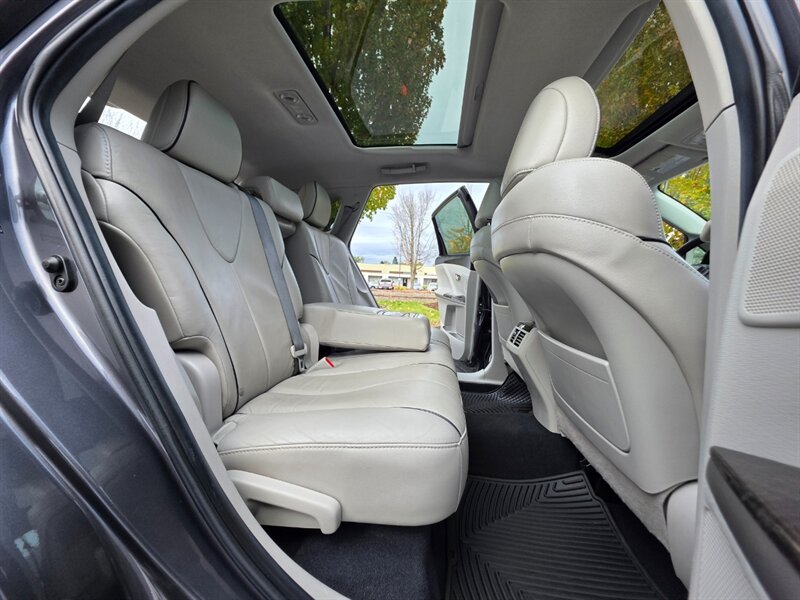 2013 Toyota Venza XLE AWD V6 CAM NAV / PANO ROOF / LEATHER / 1-OWNER  / ALL WHEEL DRIVE / FULLY LOADED - Photo 16 - Portland, OR 97217