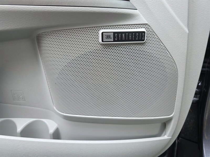 2013 Toyota Venza XLE AWD V6 CAM NAV / PANO ROOF / LEATHER / 1-OWNER  / ALL WHEEL DRIVE / FULLY LOADED - Photo 37 - Portland, OR 97217