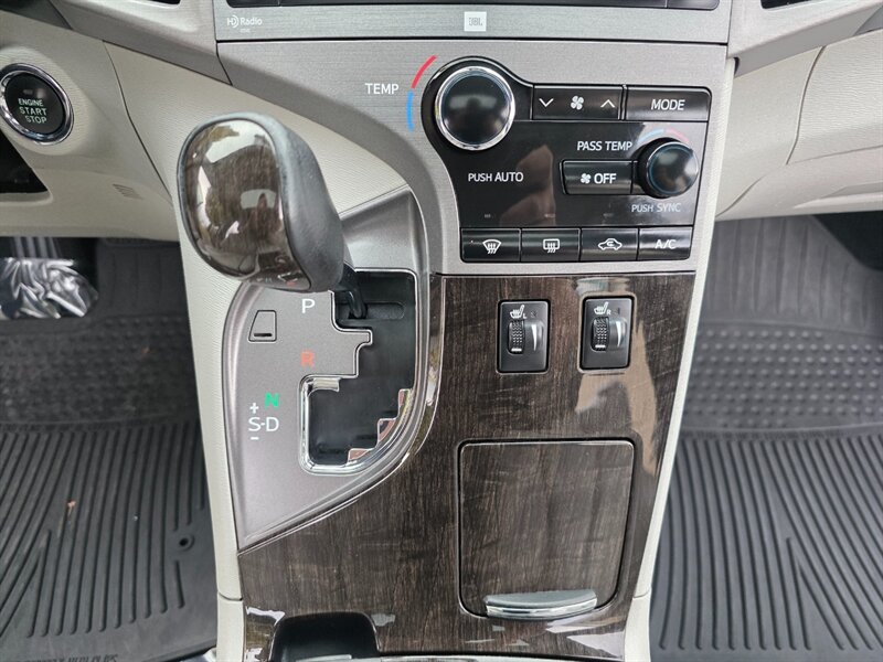 2013 Toyota Venza XLE AWD V6 CAM NAV / PANO ROOF / LEATHER / 1-OWNER  / ALL WHEEL DRIVE / FULLY LOADED - Photo 45 - Portland, OR 97217