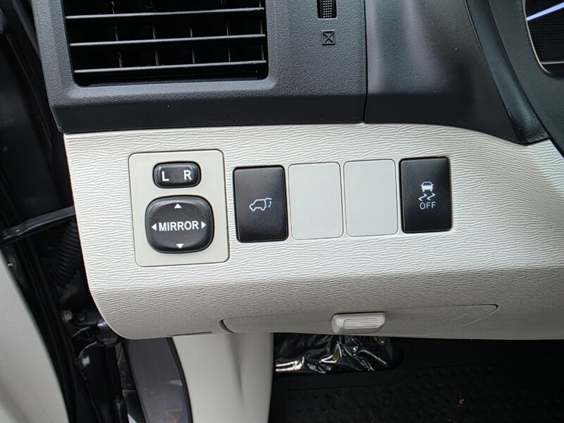 2013 Toyota Venza XLE AWD V6 CAM NAV / PANO ROOF / LEATHER / 1-OWNER  / ALL WHEEL DRIVE / FULLY LOADED - Photo 49 - Portland, OR 97217
