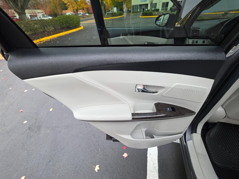 2013 Toyota Venza XLE AWD V6 CAM NAV / PANO ROOF / LEATHER / 1-OWNER  / ALL WHEEL DRIVE / FULLY LOADED - Photo 41 - Portland, OR 97217