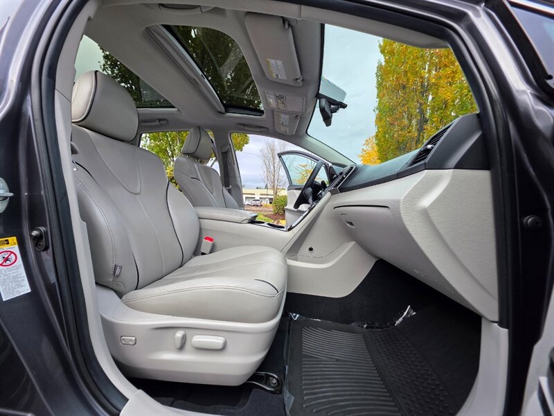2013 Toyota Venza XLE AWD V6 CAM NAV / PANO ROOF / LEATHER / 1-OWNER  / ALL WHEEL DRIVE / FULLY LOADED - Photo 14 - Portland, OR 97217