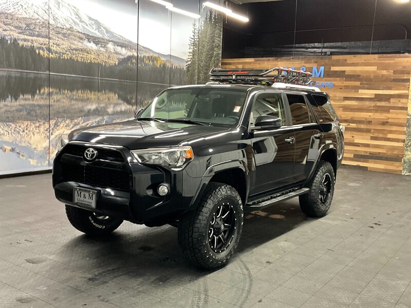 2018 Toyota 4Runner SR5 4X4 / 1-OWNER / NEW LIFT WHEELS & TIRES  1-OWNER LOCAL OREGON SUV / NEW LIFT / ONLY 33,000 MILES - Photo 1 - Gladstone, OR 97027