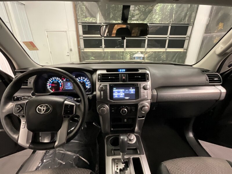 2018 Toyota 4Runner SR5 4X4 / 1-OWNER / NEW LIFT WHEELS & TIRES  1-OWNER LOCAL OREGON SUV / NEW LIFT / ONLY 33,000 MILES - Photo 17 - Gladstone, OR 97027