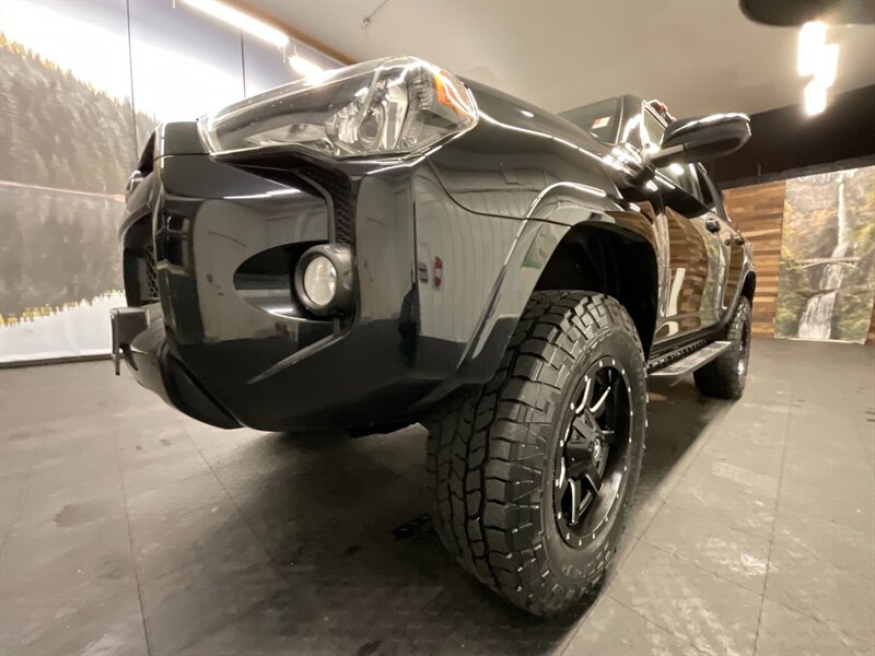 2018 Toyota 4Runner SR5 4X4 / 1-OWNER / NEW LIFT WHEELS & TIRES  1-OWNER LOCAL OREGON SUV / NEW LIFT / ONLY 33,000 MILES - Photo 9 - Gladstone, OR 97027