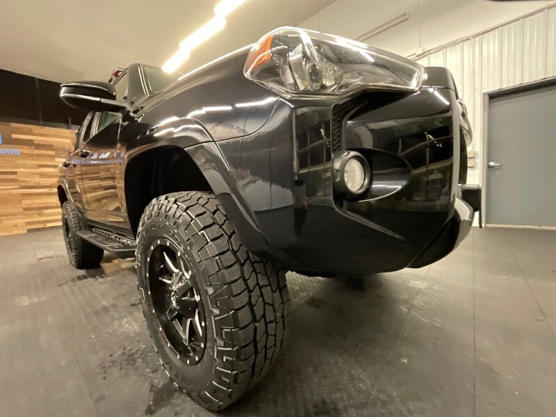 2018 Toyota 4Runner SR5 4X4 / 1-OWNER / NEW LIFT WHEELS & TIRES  1-OWNER LOCAL OREGON SUV / NEW LIFT / ONLY 33,000 MILES - Photo 10 - Gladstone, OR 97027