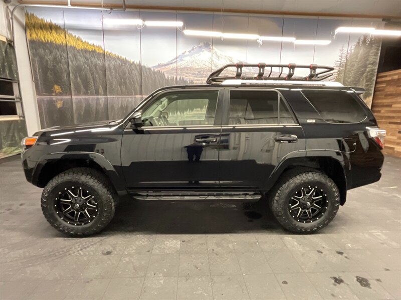 2018 Toyota 4Runner SR5 4X4 / 1-OWNER / NEW LIFT WHEELS & TIRES  1-OWNER LOCAL OREGON SUV / NEW LIFT / ONLY 33,000 MILES - Photo 3 - Gladstone, OR 97027