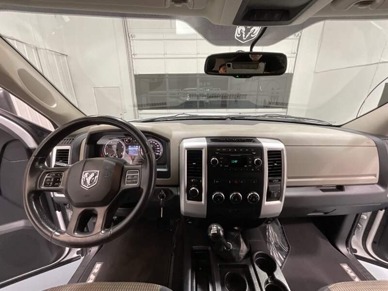 2012 RAM 2500 Big Horn Crew Cab 4X4/ 6.7L DIESEL /6-SPEED MANUAL  / LONG BED / LIFTED w.35 " RIDGE GRAPPER TIRES & 18 " WHEELS / ZERO RUST - Photo 36 - Gladstone, OR 97027