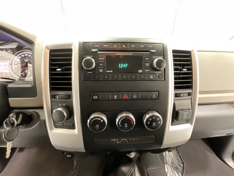 2012 RAM 2500 Big Horn Crew Cab 4X4/ 6.7L DIESEL /6-SPEED MANUAL  / LONG BED / LIFTED w.35 " RIDGE GRAPPER TIRES & 18 " WHEELS / ZERO RUST - Photo 19 - Gladstone, OR 97027
