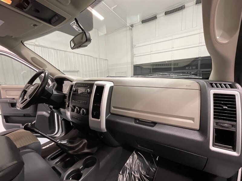 2012 RAM 2500 Big Horn Crew Cab 4X4/ 6.7L DIESEL /6-SPEED MANUAL  / LONG BED / LIFTED w.35 " RIDGE GRAPPER TIRES & 18 " WHEELS / ZERO RUST - Photo 35 - Gladstone, OR 97027