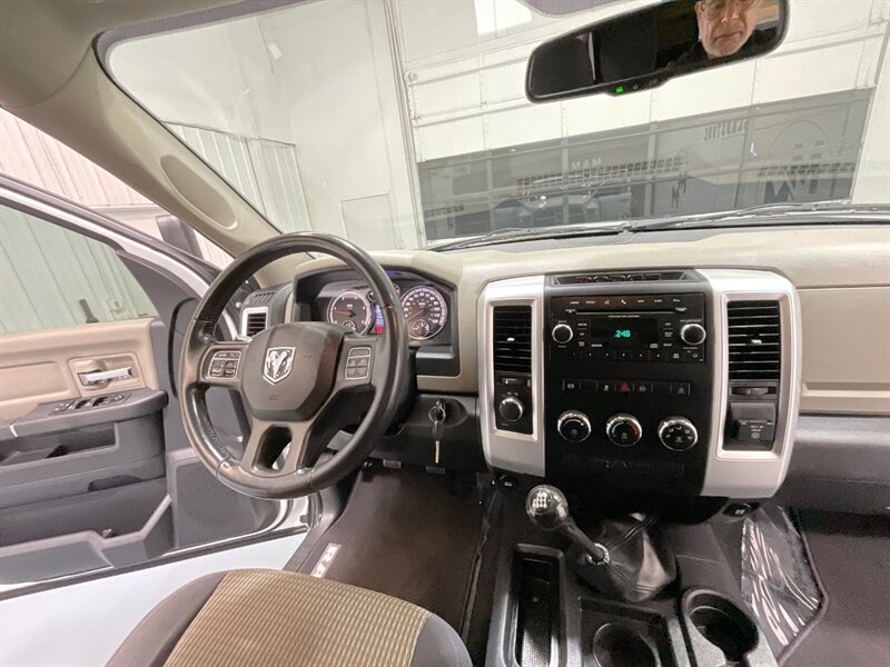 2012 RAM 2500 Big Horn Crew Cab 4X4/ 6.7L DIESEL /6-SPEED MANUAL  / LONG BED / LIFTED w.35 " RIDGE GRAPPER TIRES & 18 " WHEELS / ZERO RUST - Photo 15 - Gladstone, OR 97027