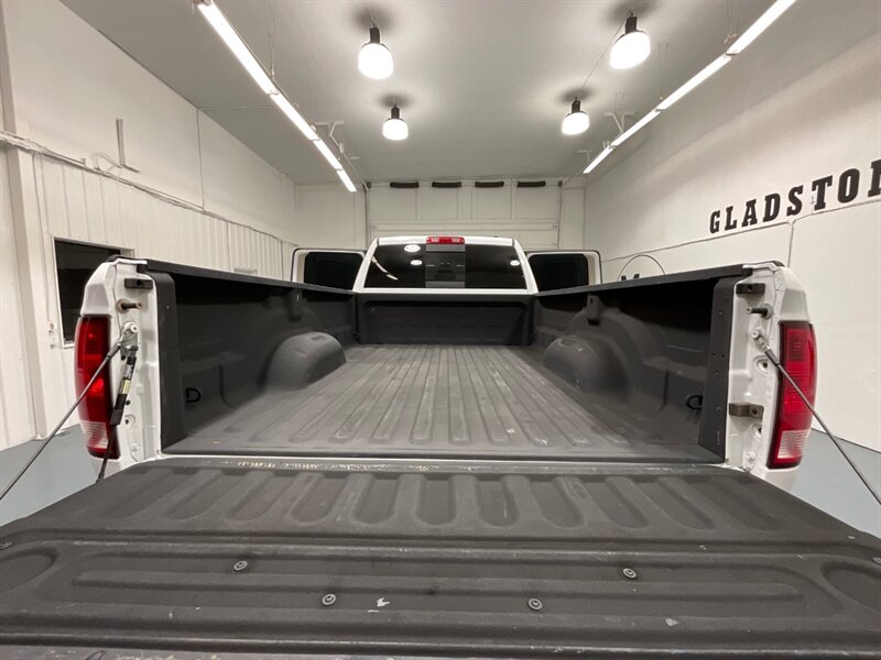 2012 RAM 2500 Big Horn Crew Cab 4X4/ 6.7L DIESEL /6-SPEED MANUAL  / LONG BED / LIFTED w.35 " RIDGE GRAPPER TIRES & 18 " WHEELS / ZERO RUST - Photo 47 - Gladstone, OR 97027
