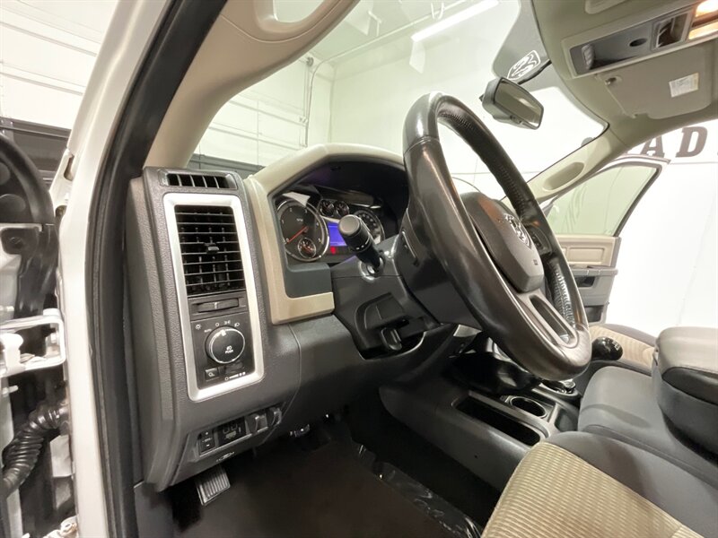 2012 RAM 2500 Big Horn Crew Cab 4X4/ 6.7L DIESEL /6-SPEED MANUAL  / LONG BED / LIFTED w.35 " RIDGE GRAPPER TIRES & 18 " WHEELS / ZERO RUST - Photo 34 - Gladstone, OR 97027