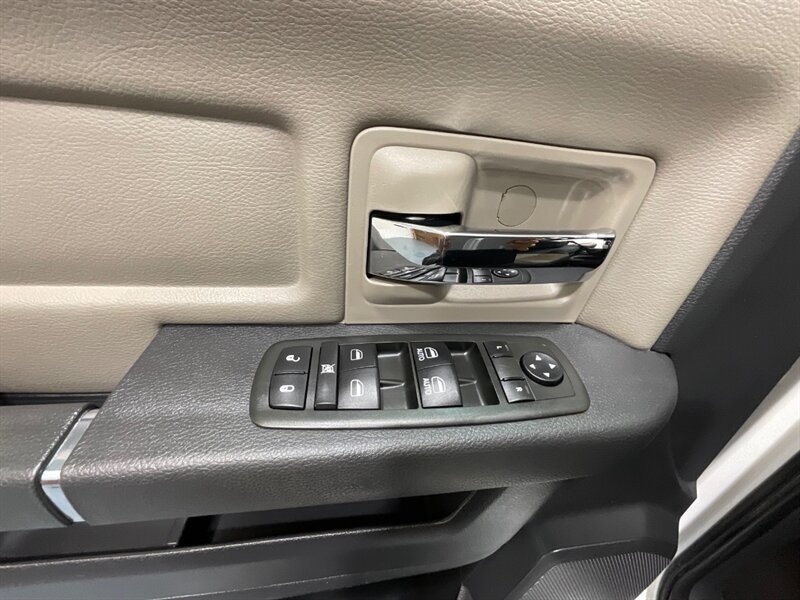 2012 RAM 2500 Big Horn Crew Cab 4X4/ 6.7L DIESEL /6-SPEED MANUAL  / LONG BED / LIFTED w.35 " RIDGE GRAPPER TIRES & 18 " WHEELS / ZERO RUST - Photo 41 - Gladstone, OR 97027