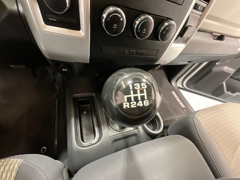 2012 RAM 2500 Big Horn Crew Cab 4X4/ 6.7L DIESEL /6-SPEED MANUAL  / LONG BED / LIFTED w.35 " RIDGE GRAPPER TIRES & 18 " WHEELS / ZERO RUST - Photo 16 - Gladstone, OR 97027