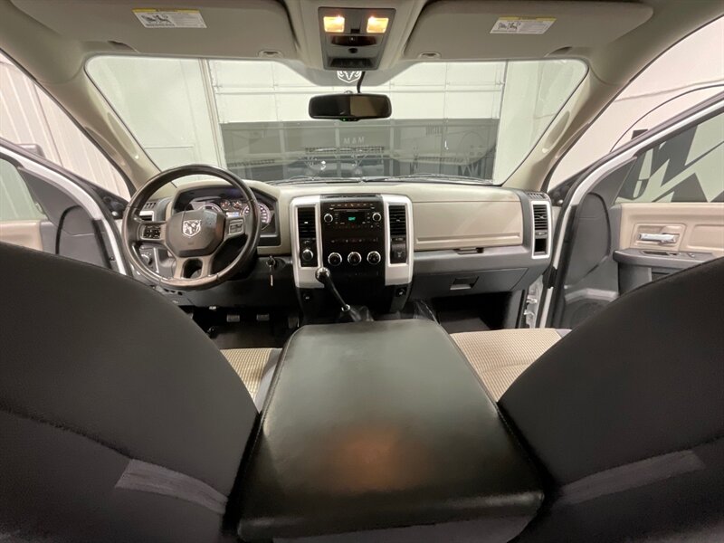 2012 RAM 2500 Big Horn Crew Cab 4X4/ 6.7L DIESEL /6-SPEED MANUAL  / LONG BED / LIFTED w.35 " RIDGE GRAPPER TIRES & 18 " WHEELS / ZERO RUST - Photo 39 - Gladstone, OR 97027