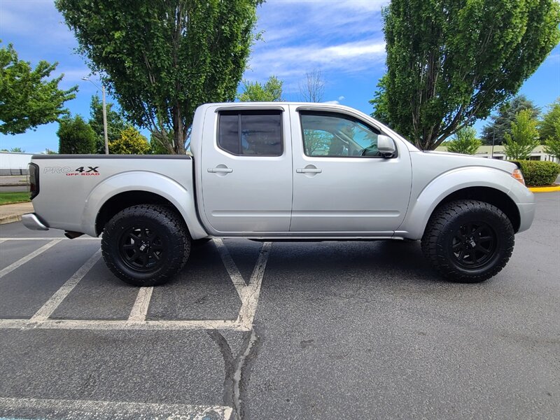 2011 Nissan Frontier PRO-4X / 4X4 / CREW CAB / V6 4.0 L / REAR DIFF LOCK / OFF ROAD PACKAGE / BRAND NEW TIRES / XD WHEELS / SERVICE RECORDS / LOW MILES!!! - Photo 4 - Portland, OR 97217