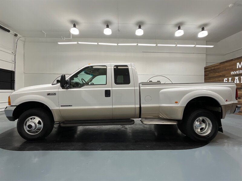 1999 Ford F-350 Lariat DUALLY 4X4 / 7.3L DIESEL / 6-SPEED MANUAL  / ZERO RUST / LOW MILES - Photo 3 - Gladstone, OR 97027