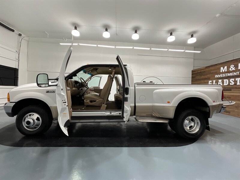 1999 Ford F-350 Lariat DUALLY 4X4 / 7.3L DIESEL / 6-SPEED MANUAL  / ZERO RUST / LOW MILES - Photo 9 - Gladstone, OR 97027