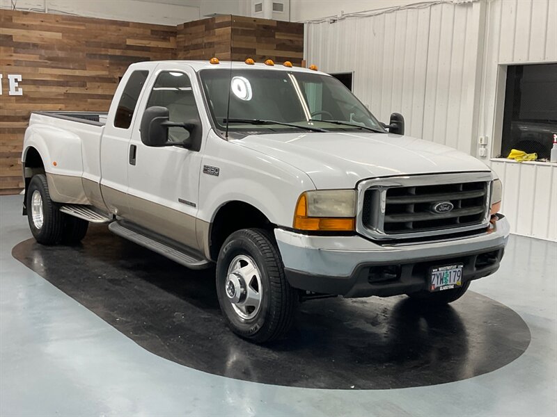 1999 Ford F-350 Lariat DUALLY 4X4 / 7.3L DIESEL / 6-SPEED MANUAL  / ZERO RUST / LOW MILES - Photo 2 - Gladstone, OR 97027