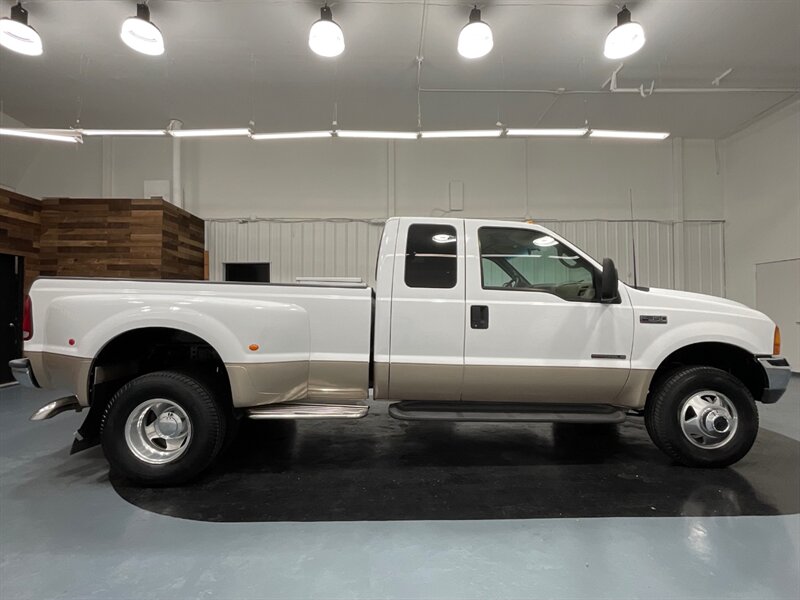 1999 Ford F-350 Lariat DUALLY 4X4 / 7.3L DIESEL / 6-SPEED MANUAL  / ZERO RUST / LOW MILES - Photo 4 - Gladstone, OR 97027