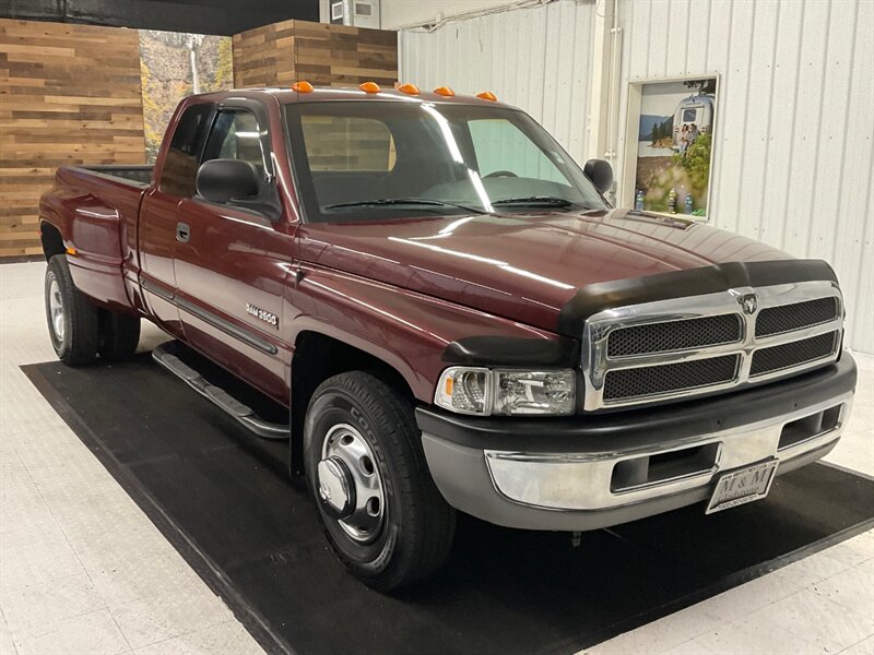 2001 Dodge Ram 3500 SLT 2WD/ 5.9L DIESEL / 6-SPEED / DUALLY/53,000 MIL  / ONLY 53,000 MILES / Long Bed Dually / 6-SPEED MANUAL - Photo 2 - Gladstone, OR 97027