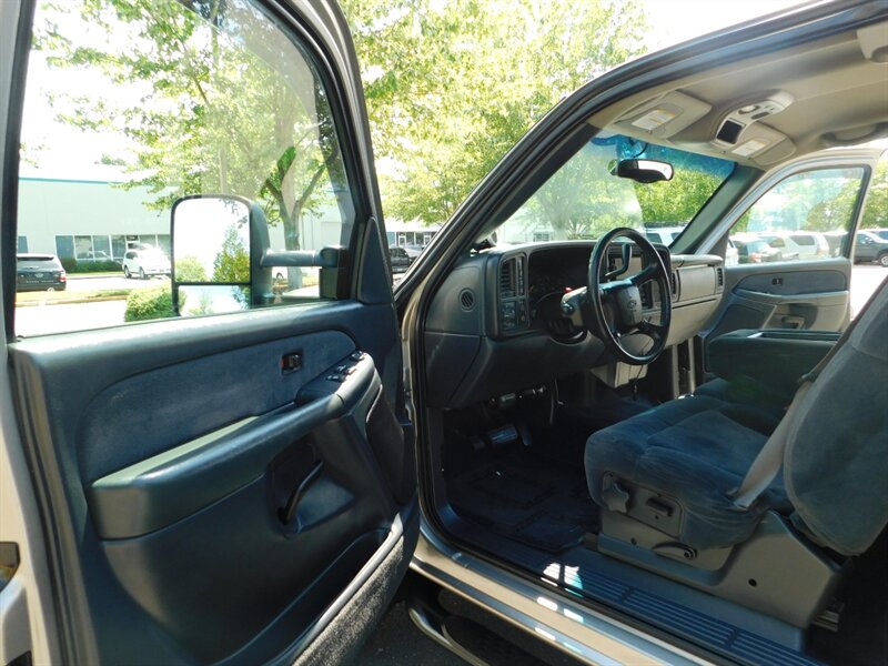 2001 Chevrolet Silverado 2500 LS 4dr 4X4 / 8.1L 8Cyl / ALLISON TRANN/ LONG BED   - Photo 13 - Portland, OR 97217