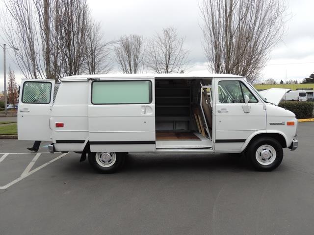 1993 GMC Vandura G25 / 2500 Cargo Van   - Photo 23 - Portland, OR 97217