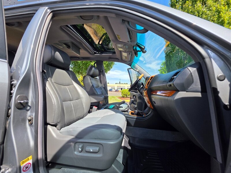 2004 Lexus GX 470 4X4 OVERLAND / DOBINSONS LIFT /NEW TIMING BELT / VICTORY 4X4 ROOF RACK / BUMPER WINCH / STEEL SKID PLATES / ROCK SLIDERS / HELO WHEELS / FULLY LOADED - Photo 16 - Portland, OR 97217