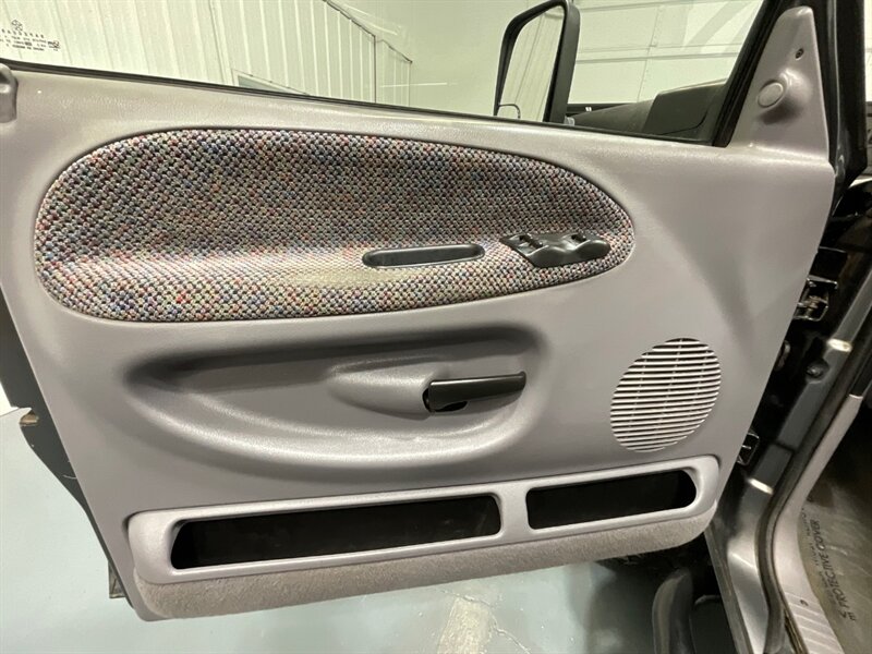 2002 Dodge Ram 2500 SLT Laramie Quad Cab 4X4 / 5.9L DIESEL / 1-OWNER / Long Bed / LOCAL OREGON TRUCK / ZERO RUST / NEW WHEELS & TIRES - Photo 35 - Gladstone, OR 97027