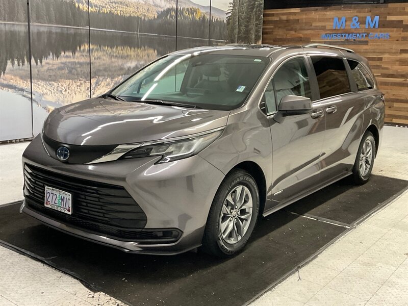 2021 Toyota Sienna LE 8-Passenger AWD / 2.5L 4Cyl HYBRID / NEW TIRES ...