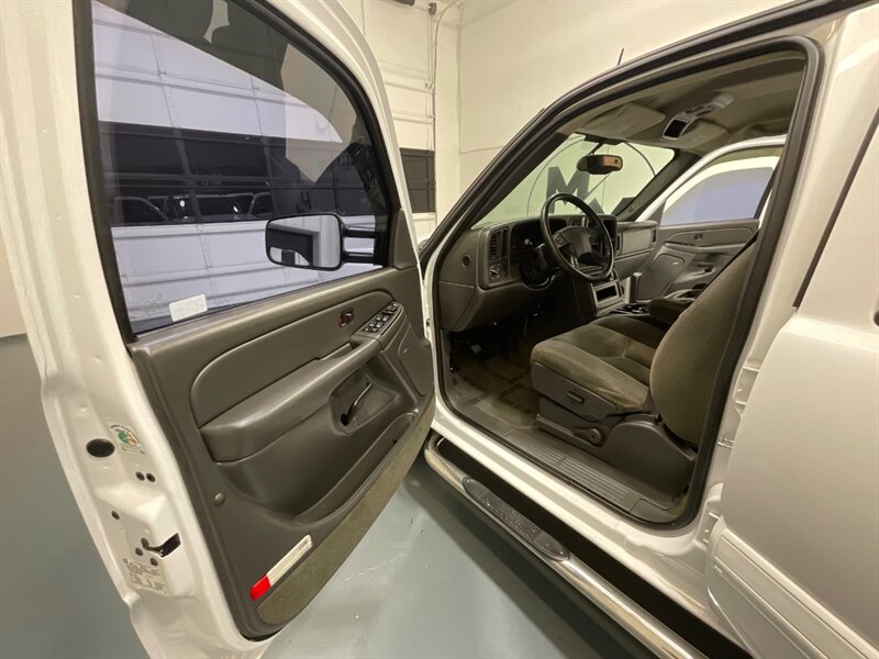 2005 Chevrolet Silverado 1500 LS Crew Cab 6.0L V8 / SHORT BED / ZERO RUST - Photo 31 - Gladstone, OR 97027