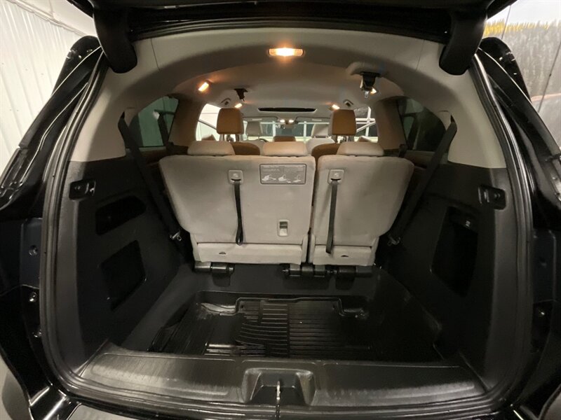 2018 Honda Odyssey EX-L MiniVan / 8-Passenger /NEW TIRES/ 36,000 MILE  LOCAL OREGON VAN / LIKE NEW CONDITION / Leather & Sunroof - Photo 17 - Gladstone, OR 97027