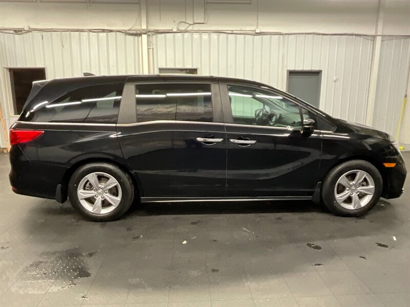 2018 Honda Odyssey EX-L MiniVan / 8-Passenger /NEW TIRES/ 36,000 MILE  LOCAL OREGON VAN / LIKE NEW CONDITION / Leather & Sunroof - Photo 4 - Gladstone, OR 97027